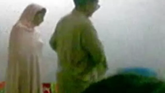 વ્યક્તિ fucks ગાંડ કોચથી પર અને cums તેના ચહેરા સેકસી વીડીયો એચડી પર