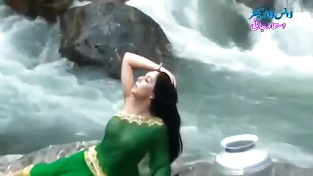 હોટ છોકરી સાથે મોટા સ્તનો સાથે સ્તનપાન અને ગંદા પર સ્ત્રી ઇંગ્લીશ સેકસી વીડીયા હસ્તમૈથુન