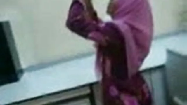 યુવાન કાળી સેકસી વીડિયો બીપી વીડીયો masturbates pussy સાથે આંગળીઓ પછી જાગવાની માંથી ઊંઘ