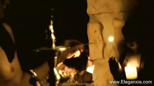 રફ માણસ fucks એક ઇંગ્લીશ સેકસી વીડીયા યુવાન રખાત રસોડામાં કેન્સર