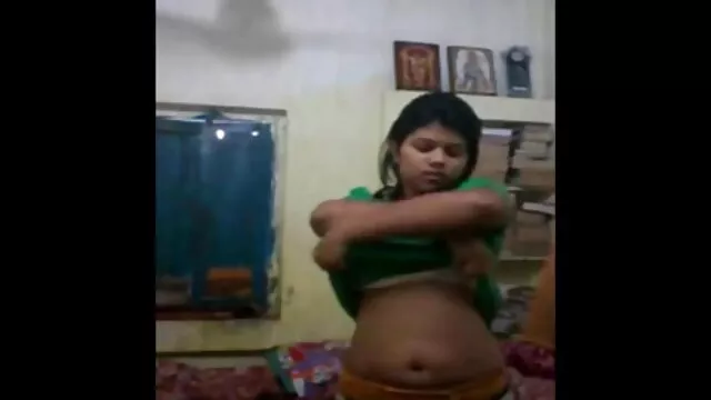 યુવાન જીભ stroking શિશ્ન વડા નોંધપાત્ર, આનંદ પૂલ સેક્સ ગુજરાતી સેકસી વીડીયો બતાવો