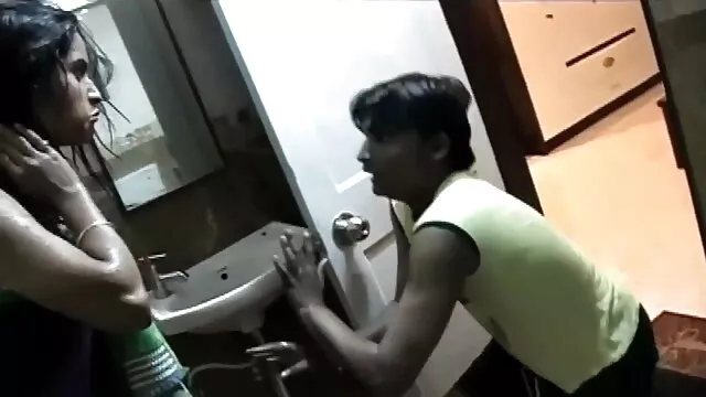 છોકરી સ્પ્રેડ પગ ફુલ સેકસી વીડીયા વિશાળ યોનિ