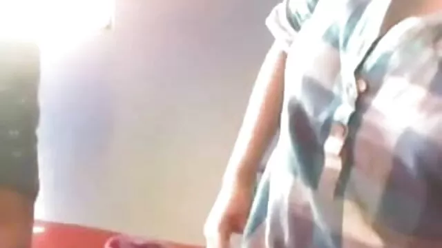 Darky માણસ સાથે fucks બે સફેદ છોકરીઓ પર એક સોફ્ટ સેકસ વીડીયો ઇંગ્લીશ બેડ
