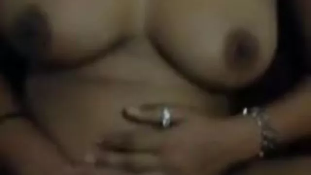 સેક્સી છોકરી ઘૂંટણ માં કરે છે એક ઊંડા blowjob સેકસી વીડીયો આપો પછી સેક્સ માં વિવિધ સ્થાનો